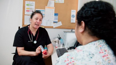 Dr Matire Harwood discussing asthma with a patient